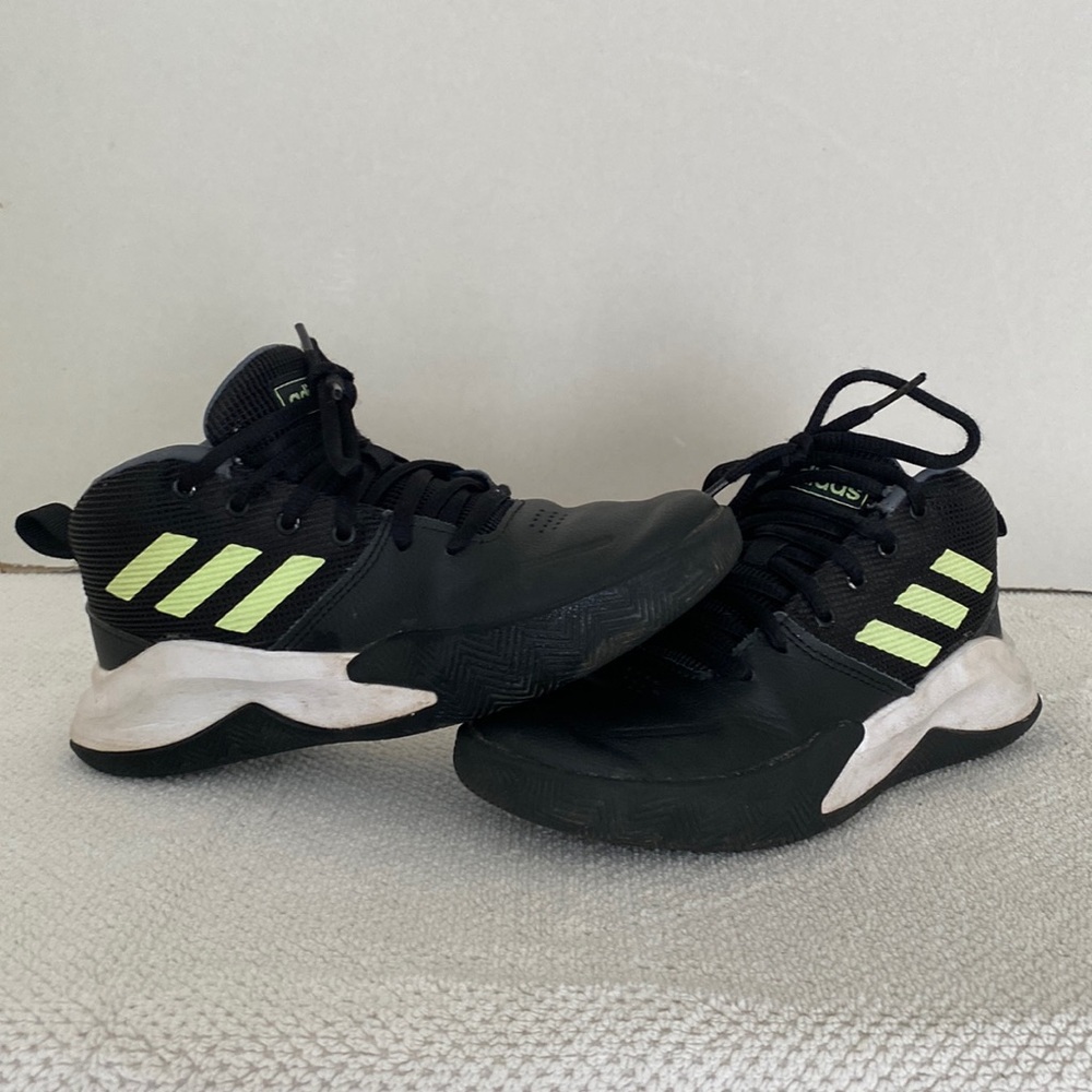Boys Adidas basketball shoes - size 1